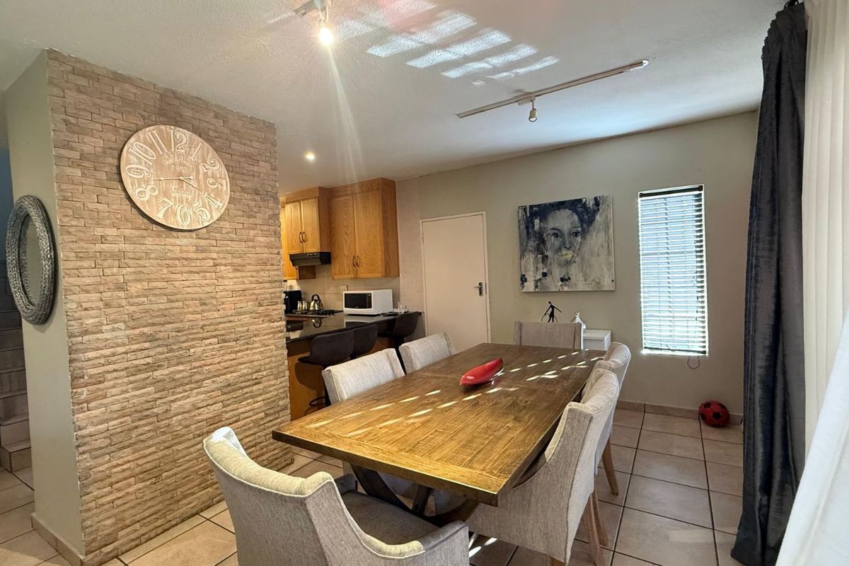 House For Sale in Amberfield Manor - Photo 3