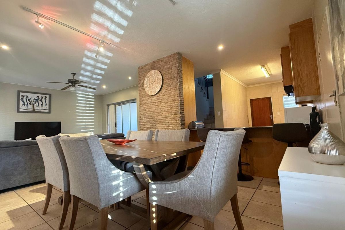 House For Sale in Amberfield Manor - Photo 2