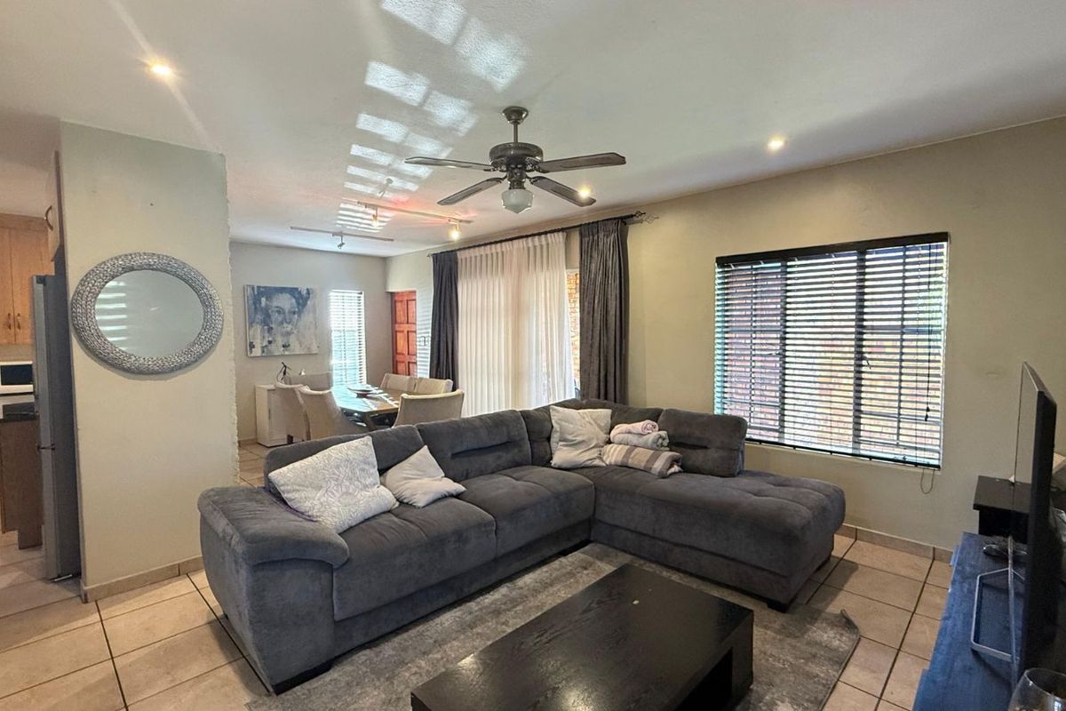 House For Sale in Amberfield Manor - Photo 5