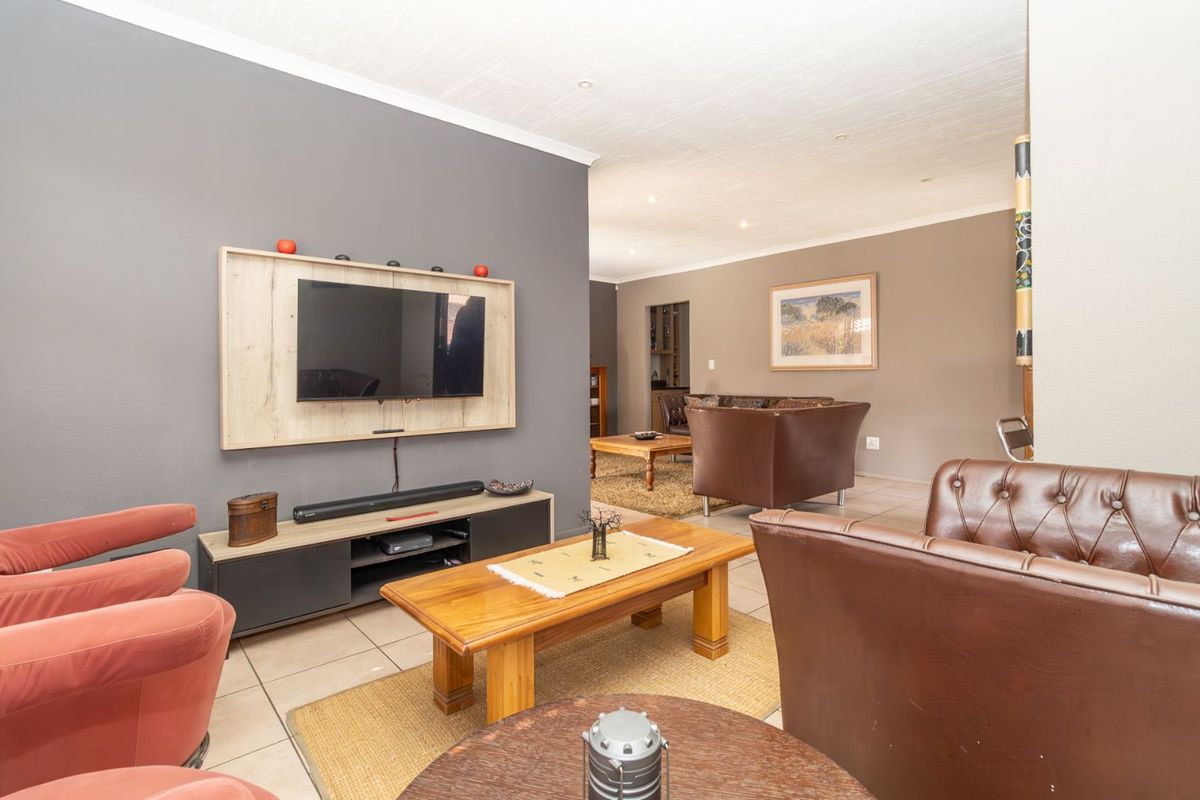 House For Sale in Honeydew Manor - Photo 5