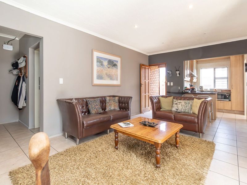 House For Sale in Honeydew Manor - Photo 2