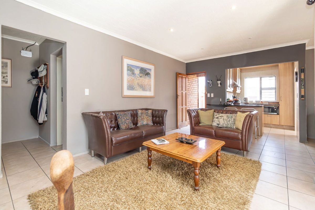 House For Sale in Honeydew Manor - Photo 2