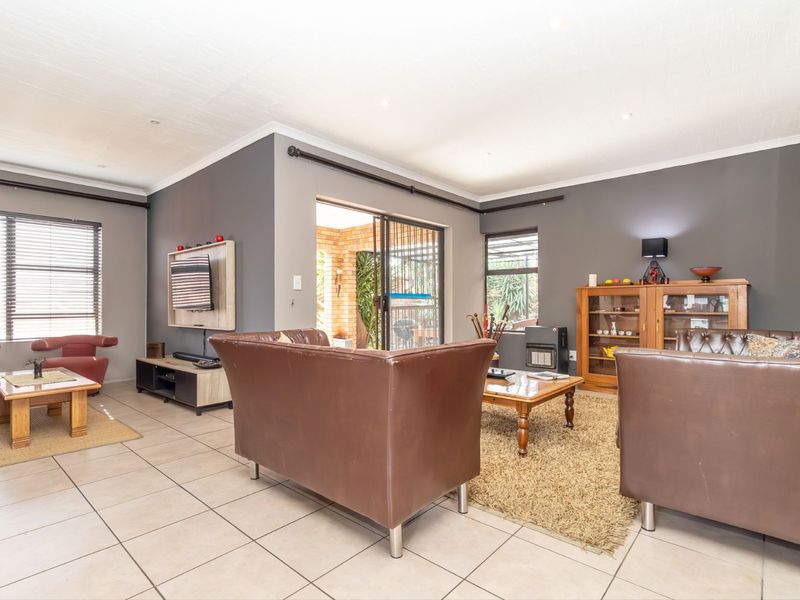 House For Sale in Honeydew Manor - Photo 4