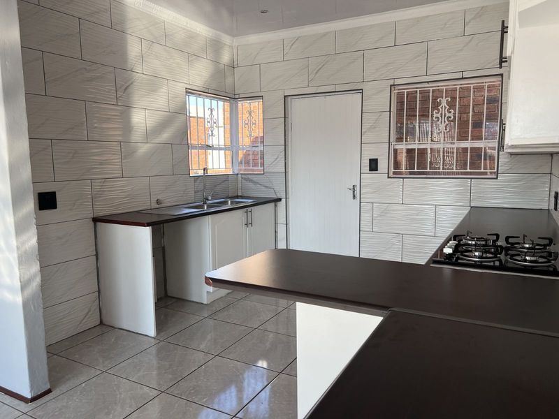 Townhouse To Rent in Winchester Hills - Photo 10