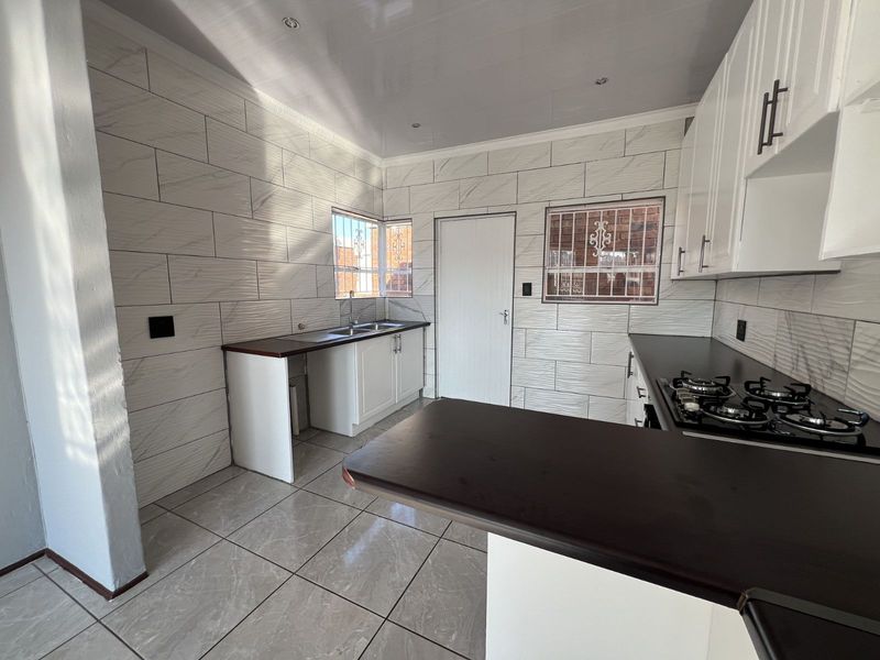 Townhouse To Rent in Winchester Hills - Photo 9