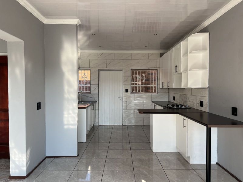 Townhouse To Rent in Winchester Hills - Photo 8