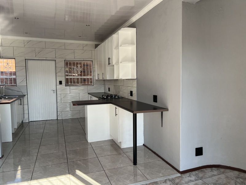 Townhouse To Rent in Winchester Hills - Photo 7