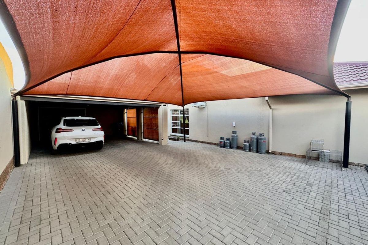 House For Sale in Secunda Central - Photo 2