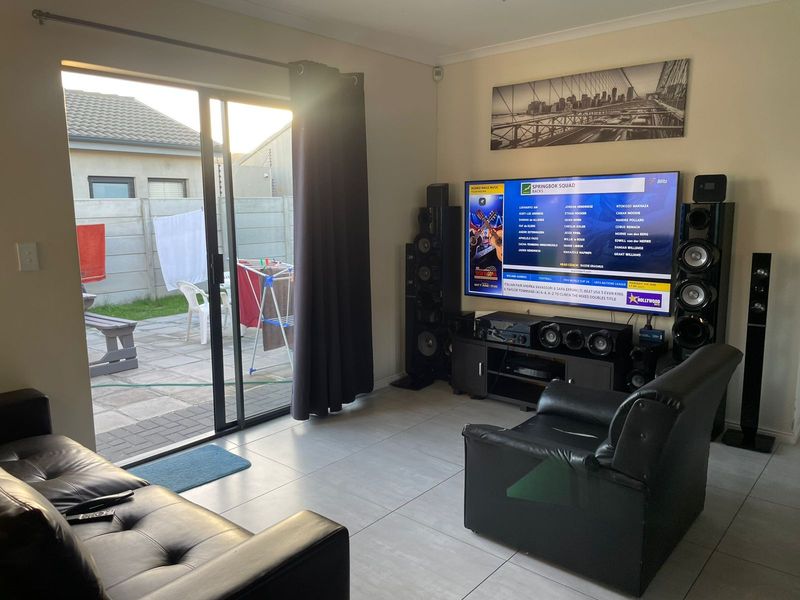 House For Sale in Parklands - Photo 3