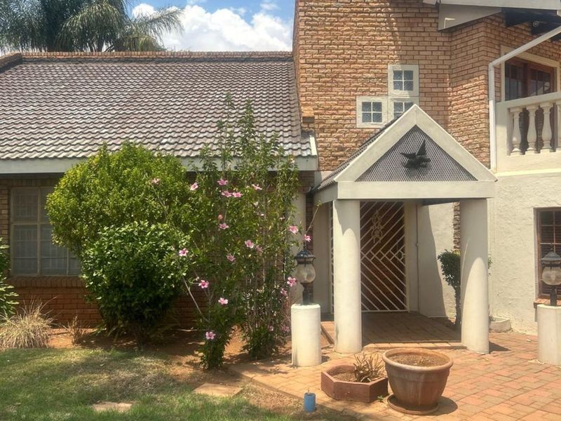 House For Sale in Fauna Park - Photo 2