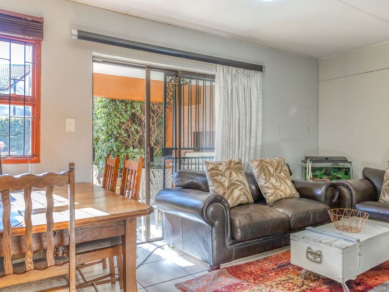 Townhouse For Sale in Bromhof - Photo 3