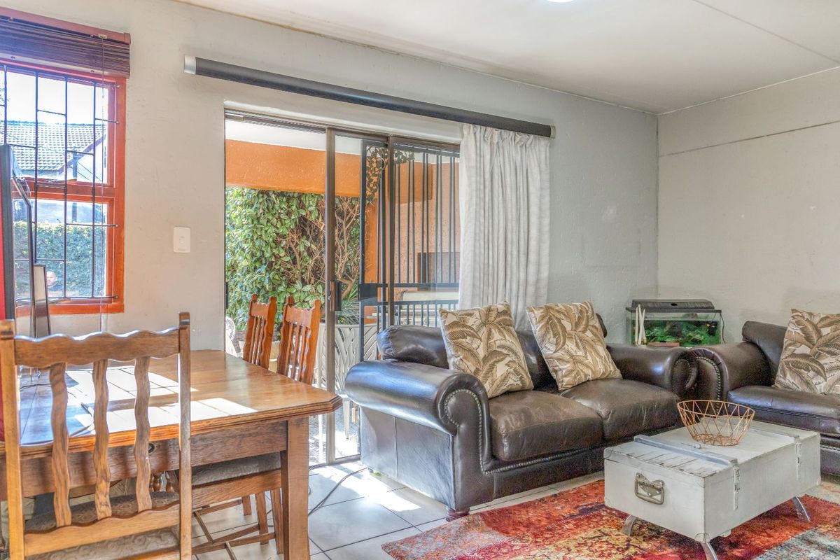 Townhouse For Sale in Bromhof - Photo 3