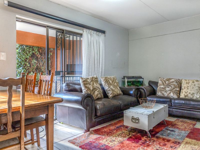 Townhouse For Sale in Bromhof - Photo 2