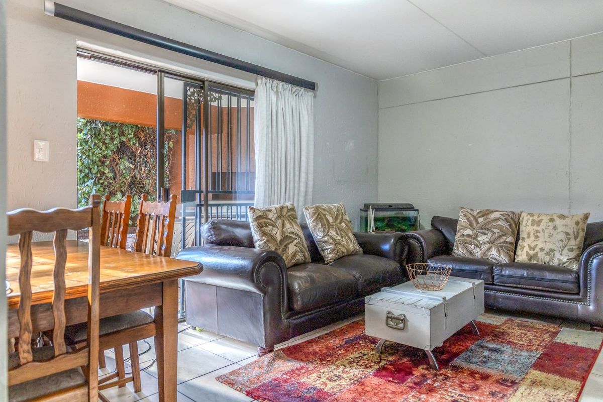 Townhouse For Sale in Bromhof - Photo 2