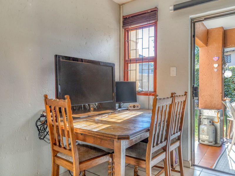 Townhouse For Sale in Bromhof - Photo 6