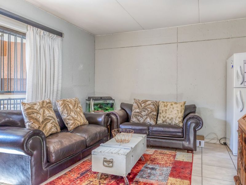 Townhouse For Sale in Bromhof - Photo 5