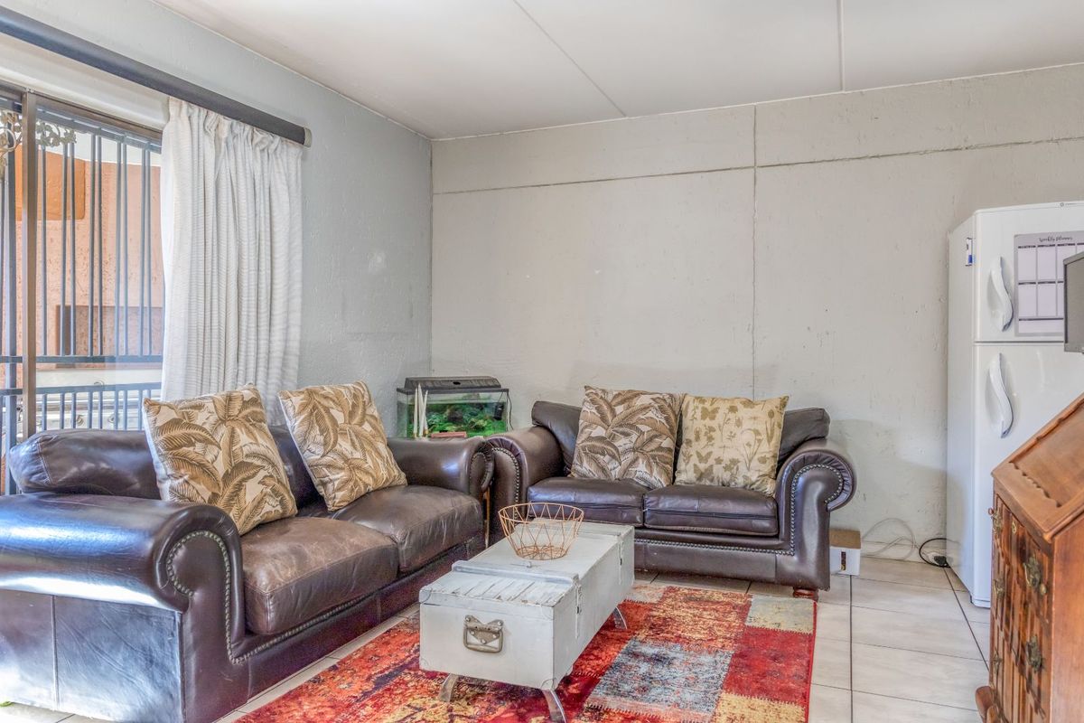 Townhouse For Sale in Bromhof - Photo 5