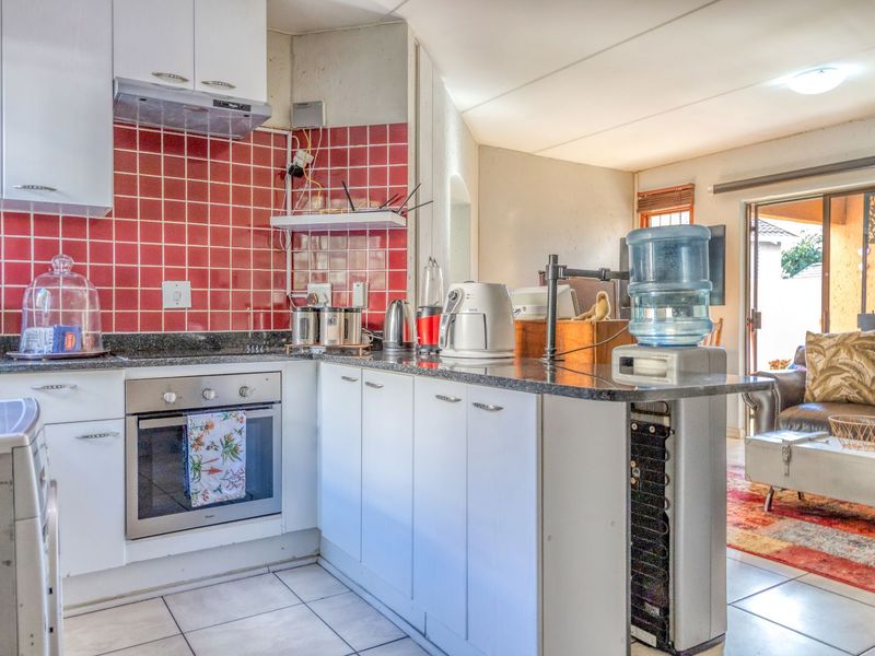 Townhouse For Sale in Bromhof - Photo 10