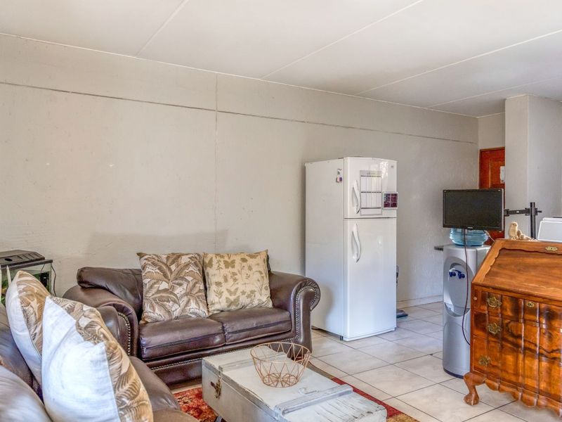 Townhouse For Sale in Bromhof - Photo 4