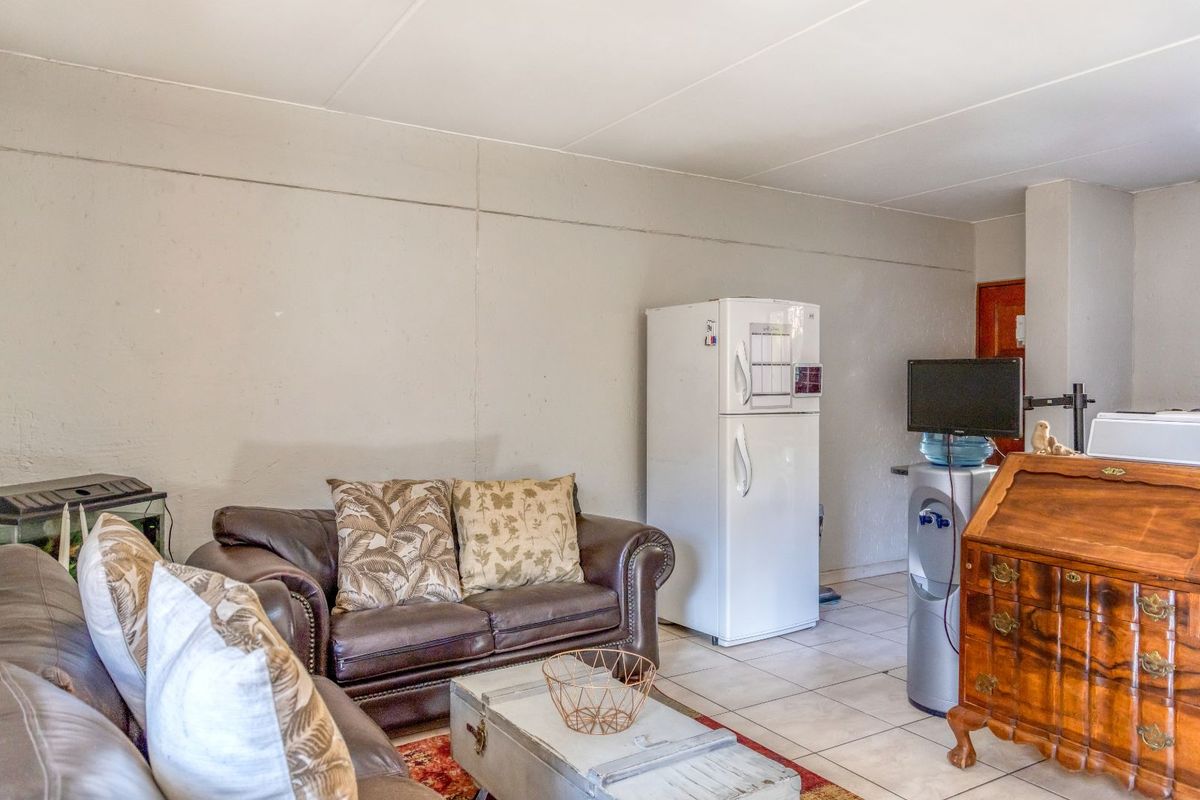 Townhouse For Sale in Bromhof - Photo 4