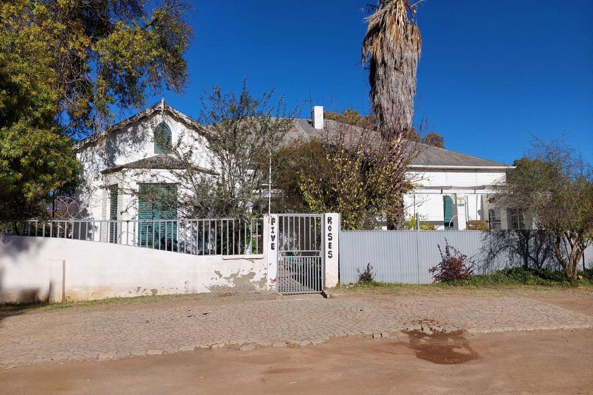 House For Sale in Murraysburg Central - Photo 2