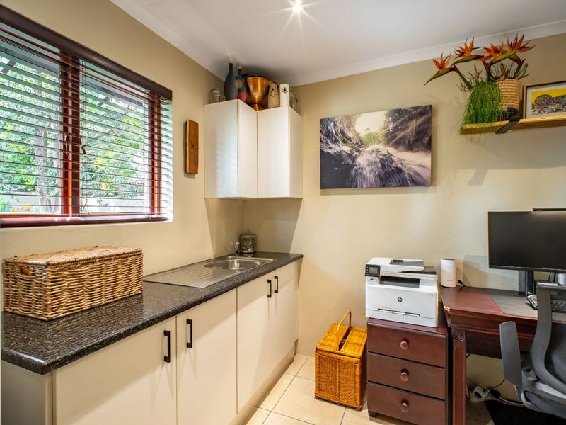 House For Sale in Broadacres - Photo 2