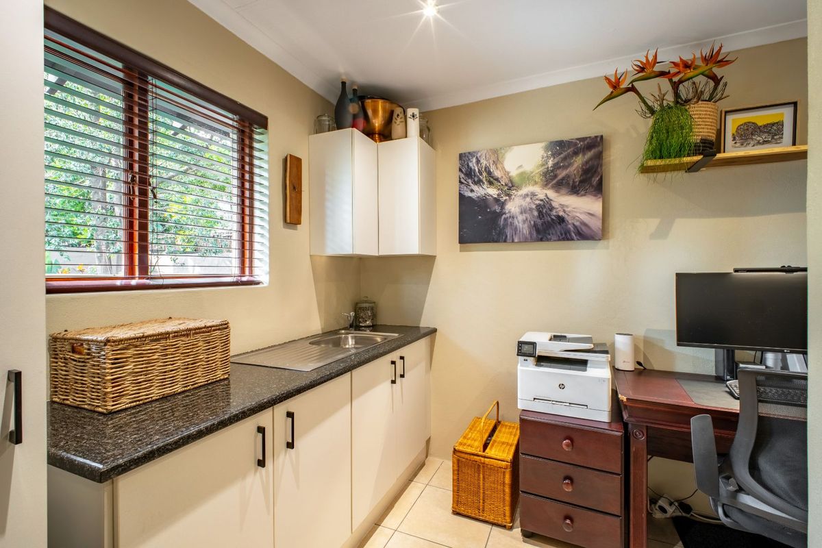 House For Sale in Broadacres - Photo 2