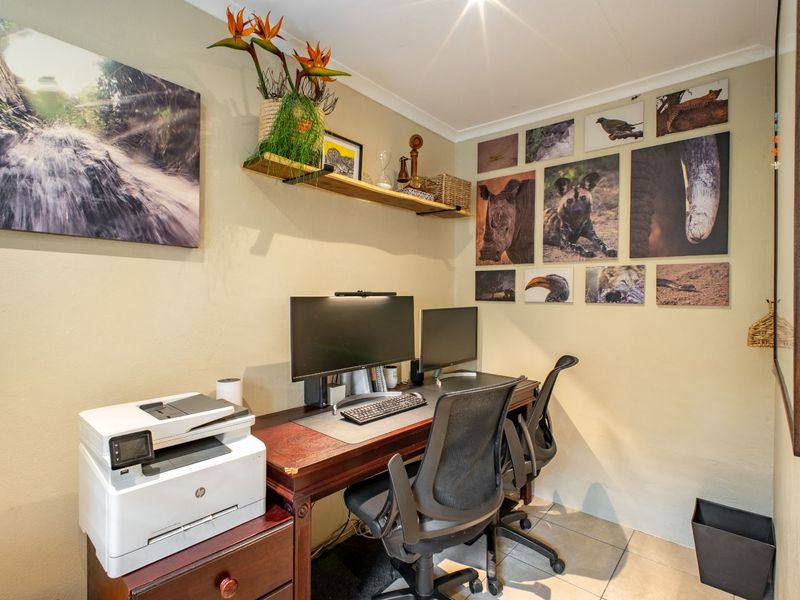 House For Sale in Broadacres - Photo 3