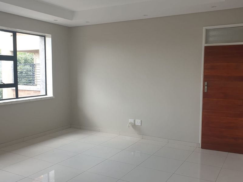 House For Sale in Bellevue - Photo 3