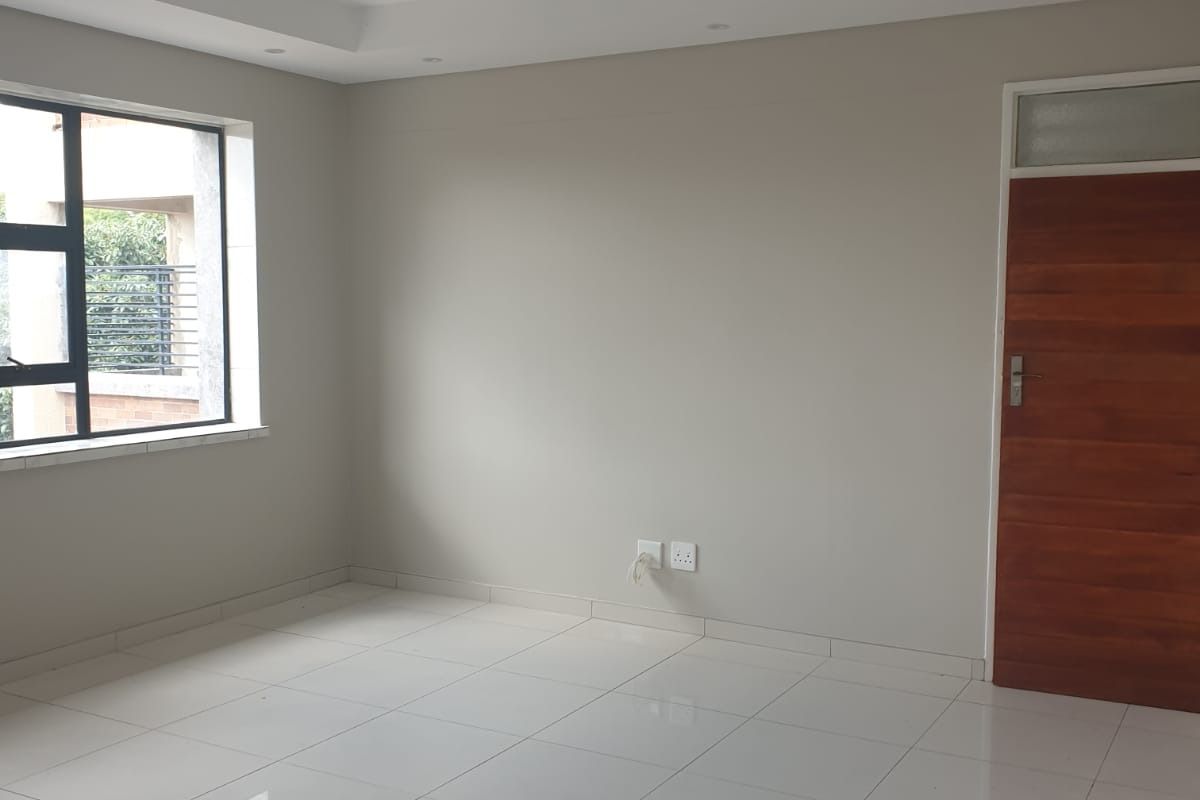 House For Sale in Bellevue - Photo 3