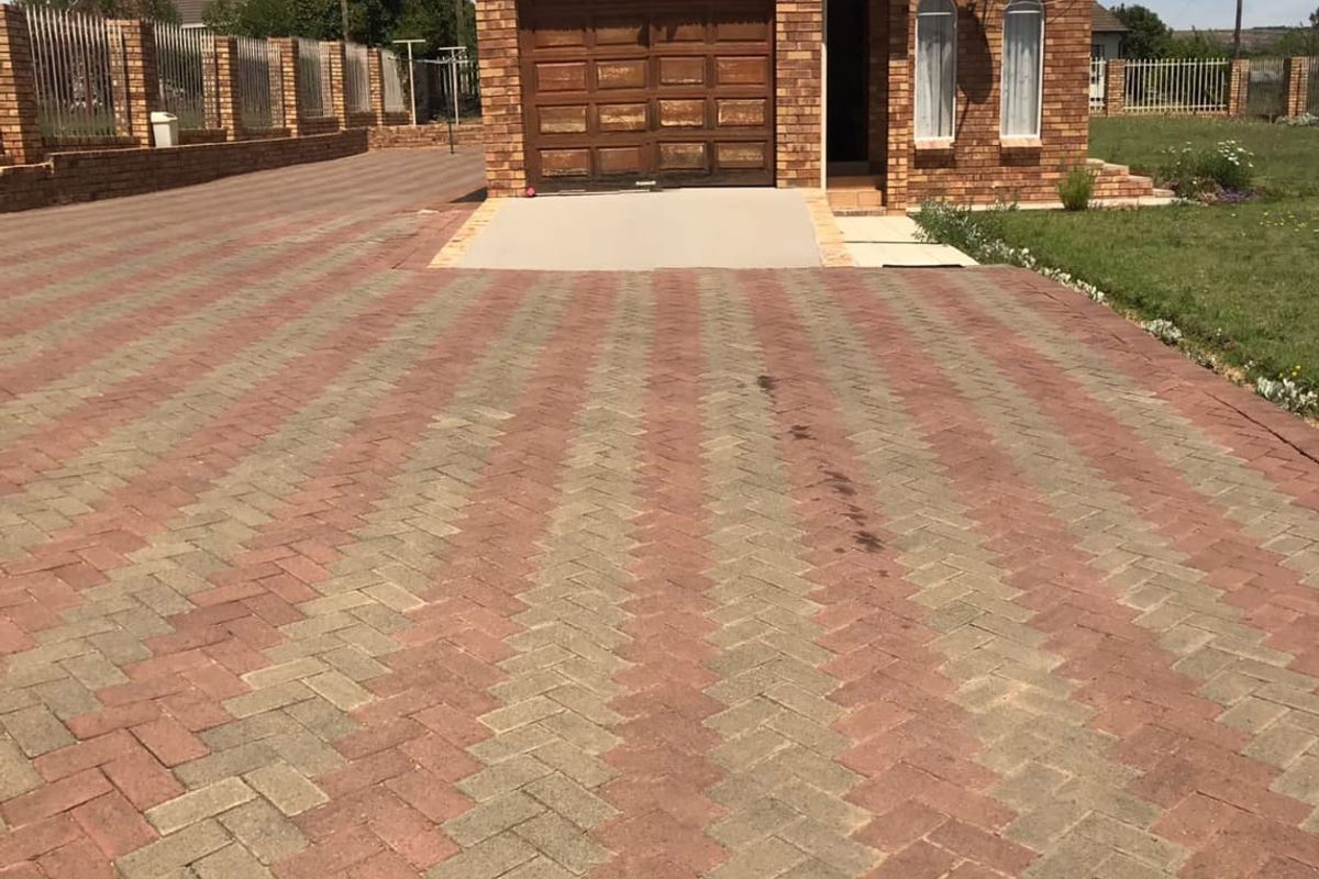 House For Sale in Ladybrand Central - Photo 2