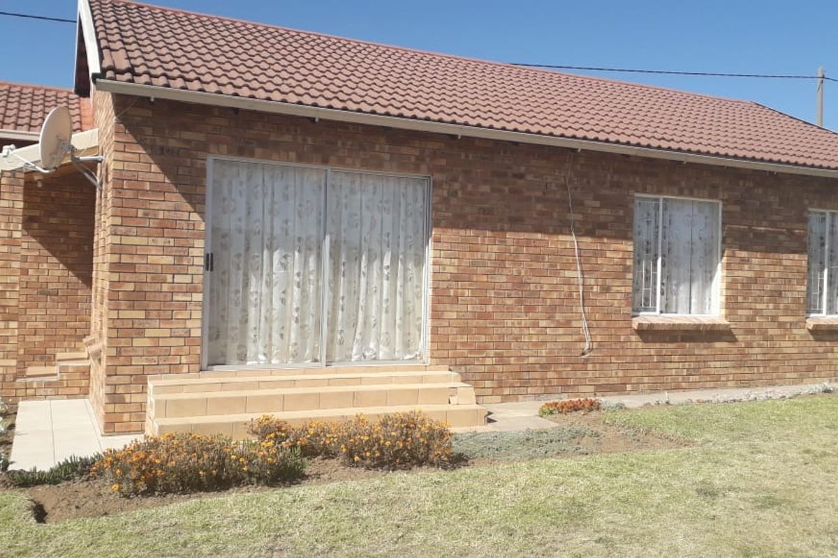 House For Sale in Ladybrand Central - Photo 3