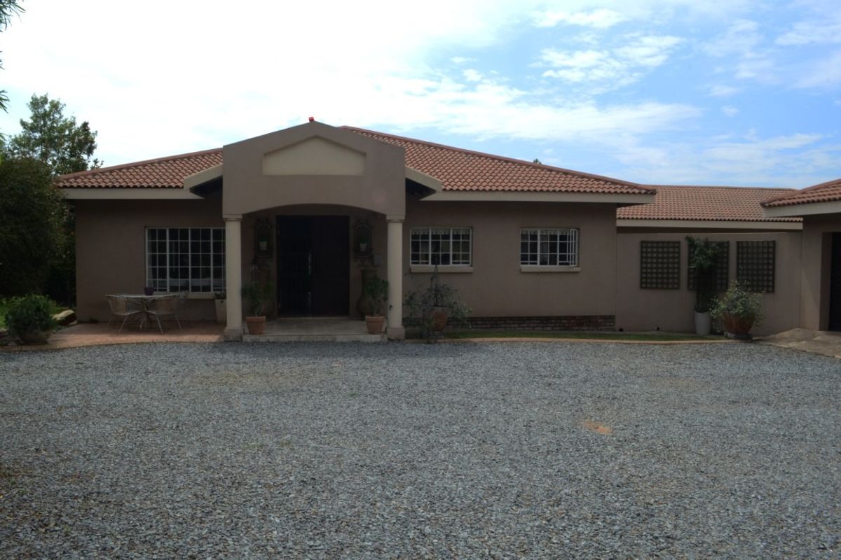 House For Sale in Golf View - Photo 4