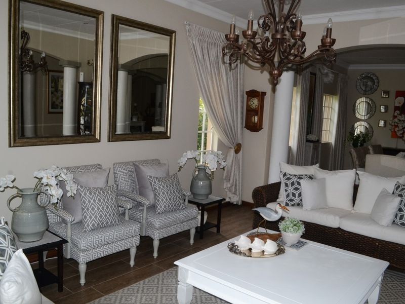 House For Sale in Golf View - Photo 10