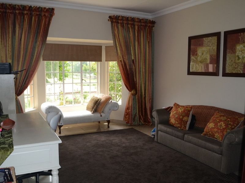 House For Sale in Golf View - Photo 9