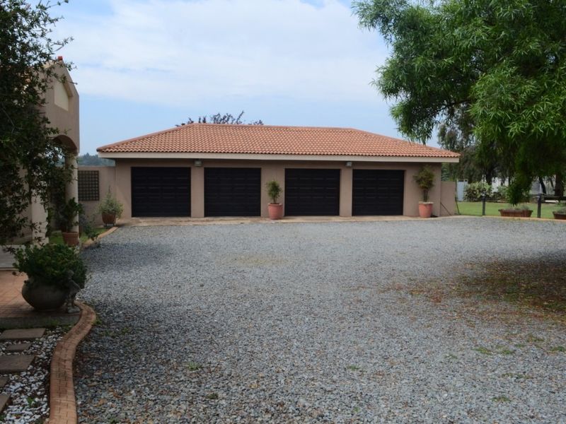 House For Sale in Golf View - Photo 3