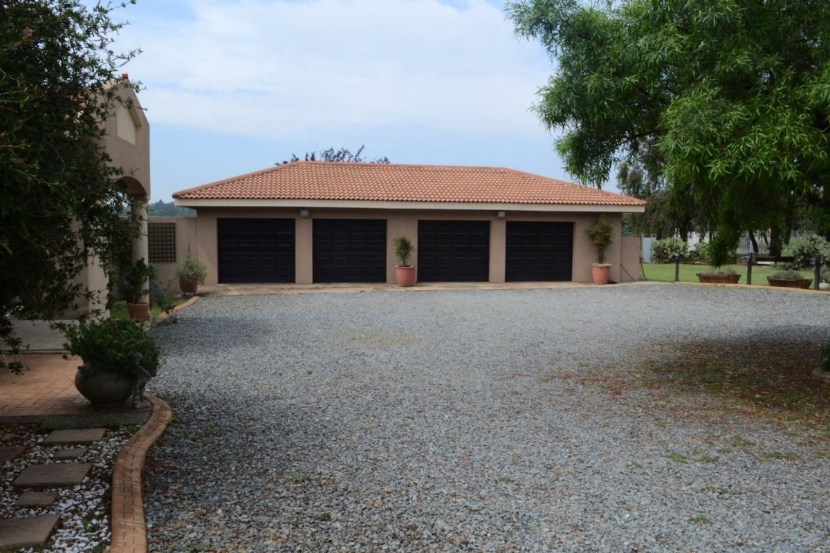 House For Sale in Golf View - Photo 3