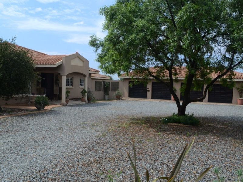 House For Sale in Golf View - Photo 2