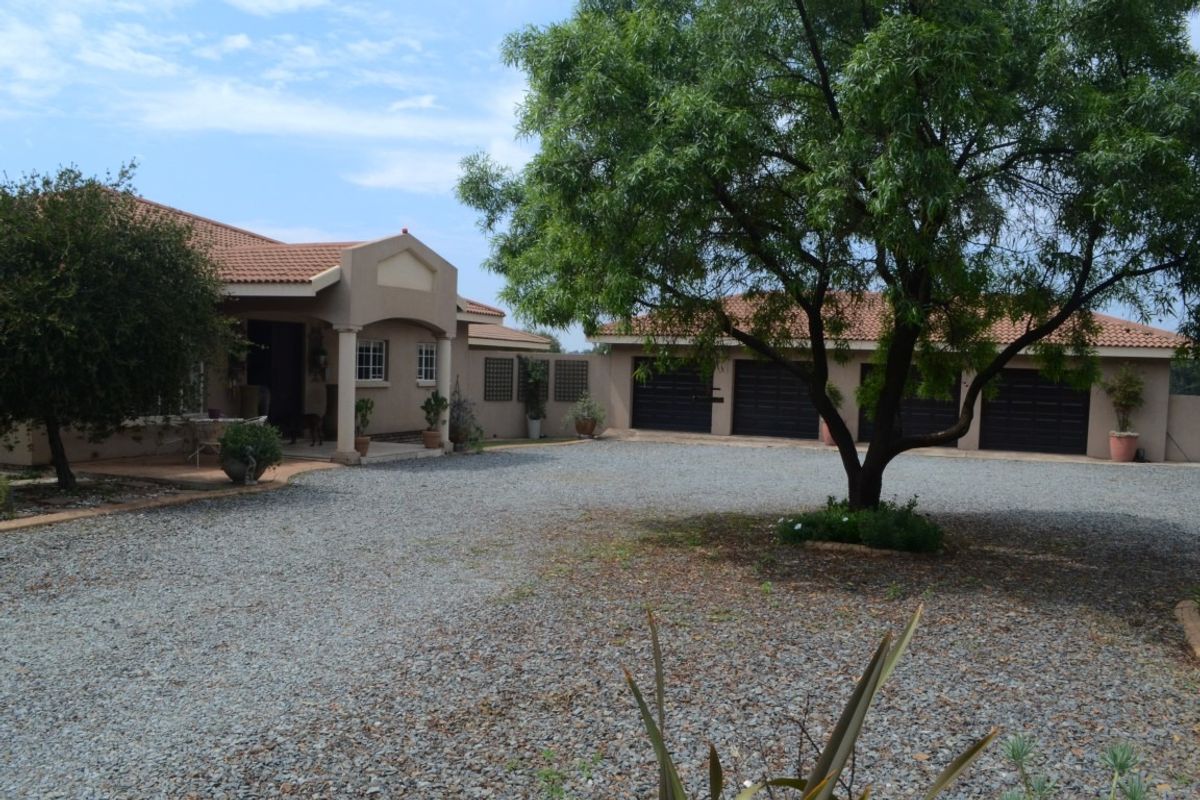House For Sale in Golf View - Photo 2
