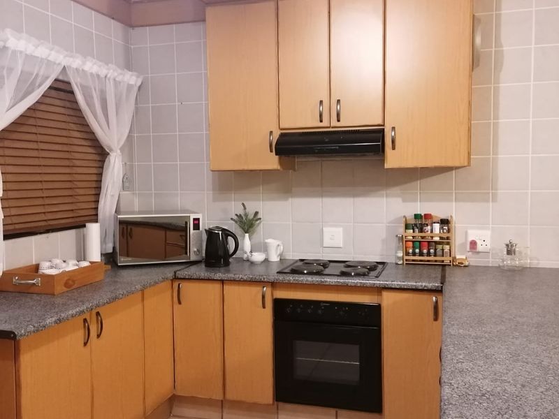 Townhouse For Sale in Wilkoppies - Photo 5