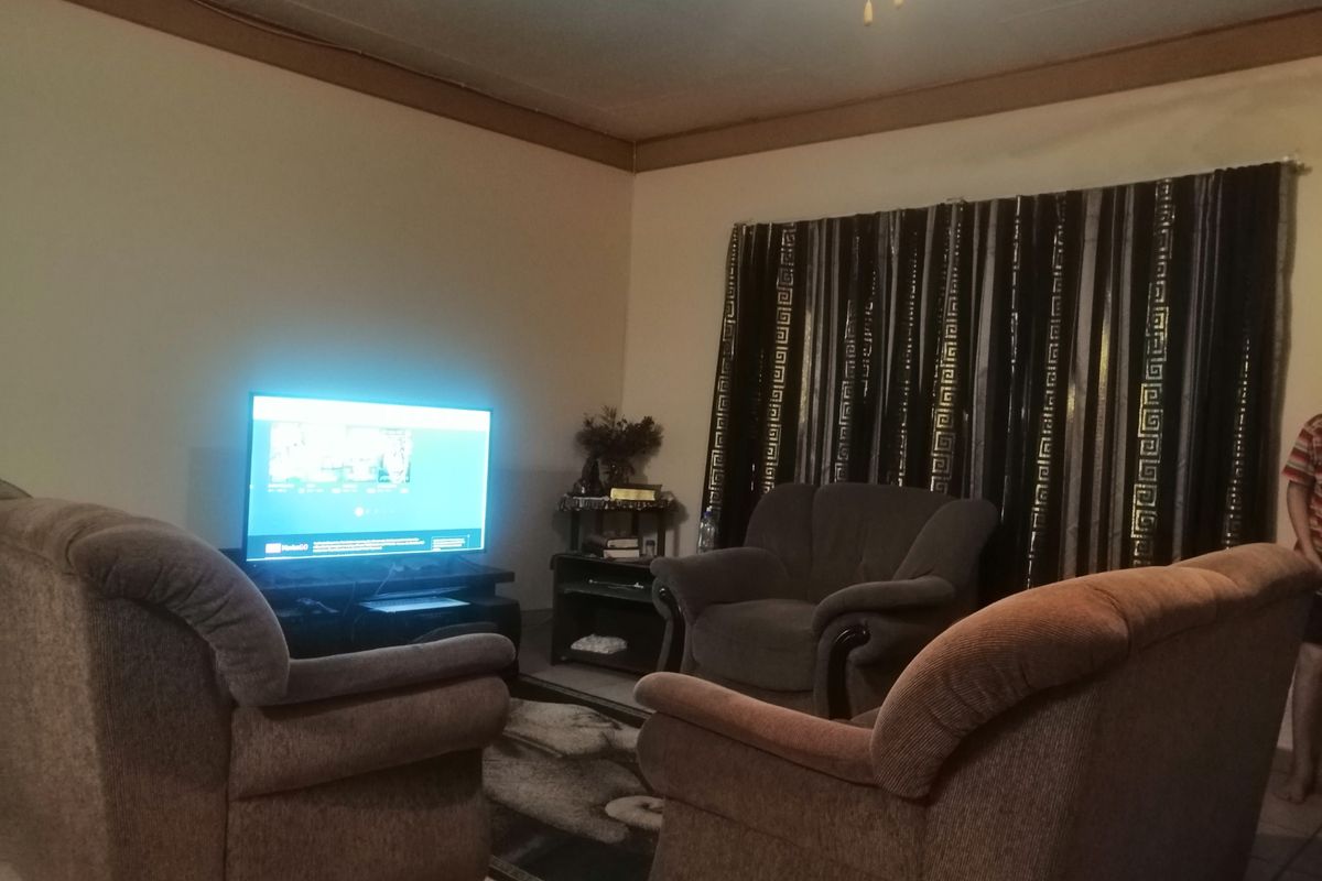 Townhouse For Sale in Wilkoppies - Photo 3