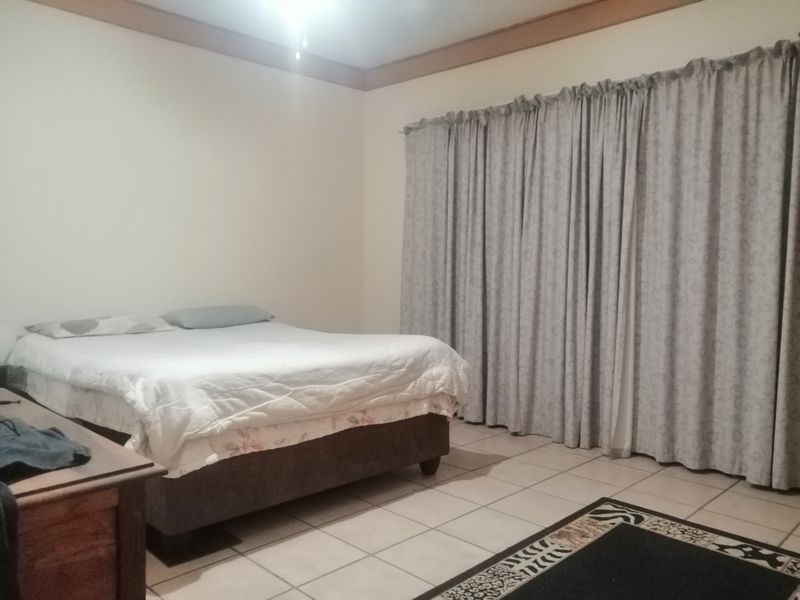 Townhouse For Sale in Wilkoppies - Photo 6