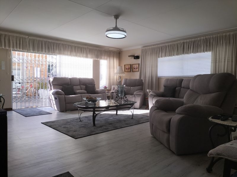 House For Sale in Vaal Park - Photo 3