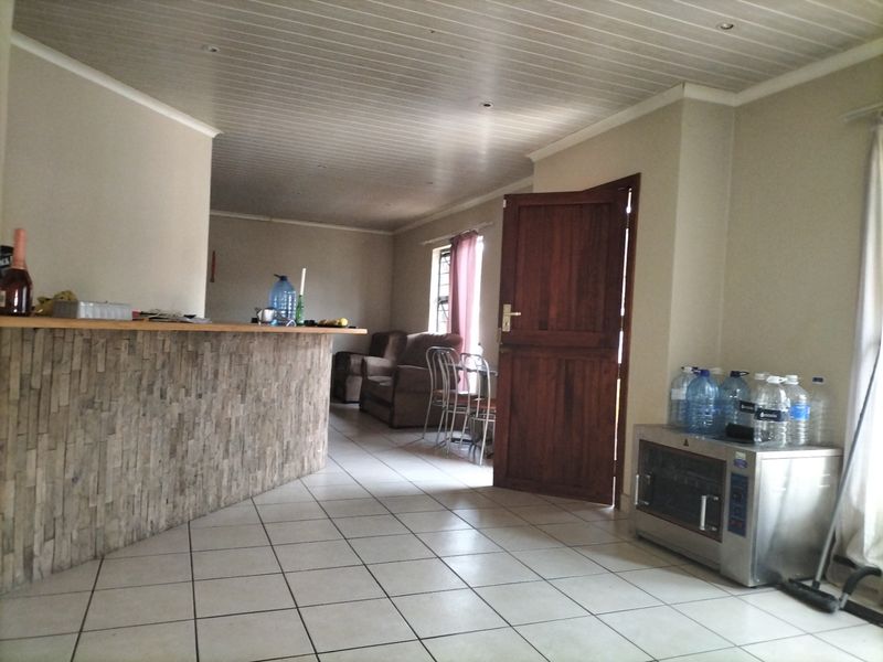 Townhouse For Sale in Wilkoppies - Photo 4