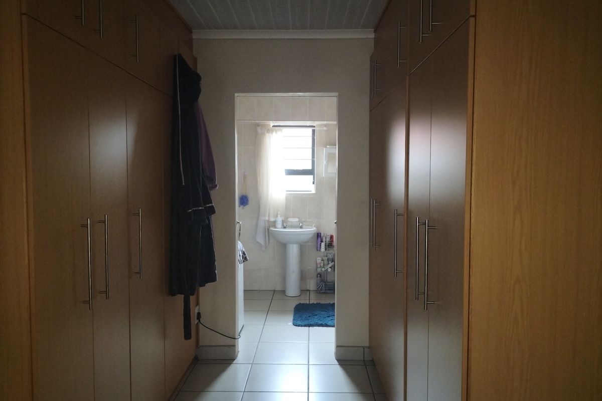 Townhouse For Sale in Wilkoppies - Photo 4