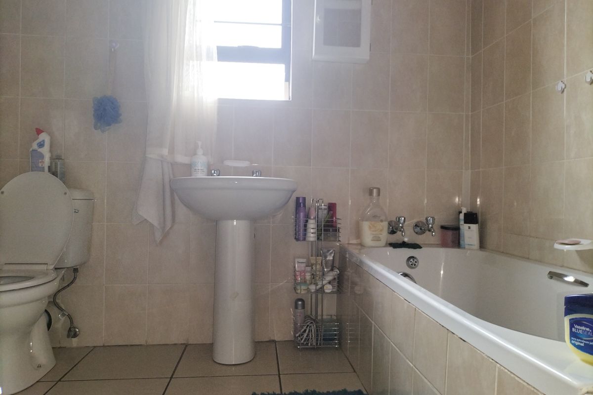 Townhouse For Sale in Wilkoppies - Photo 2