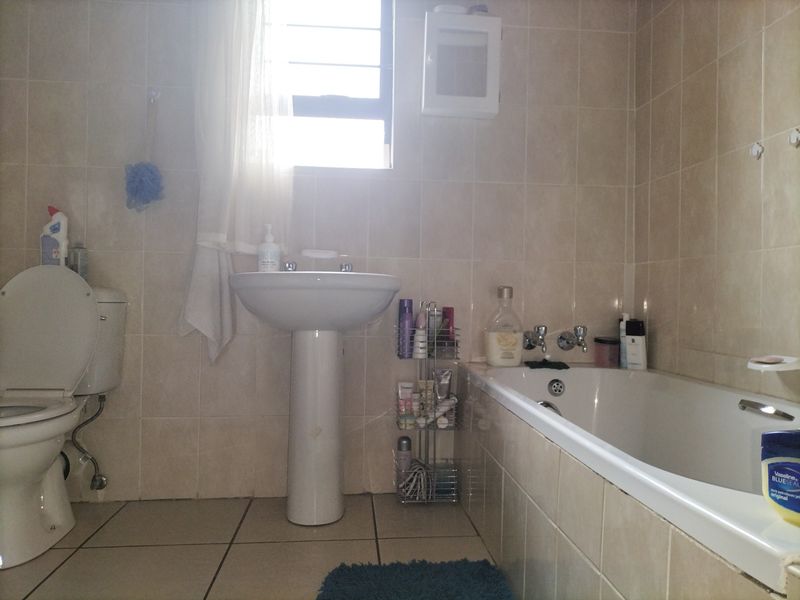 Townhouse For Sale in Wilkoppies - Photo 2