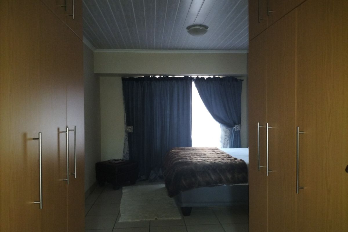 Townhouse For Sale in Wilkoppies - Photo 5