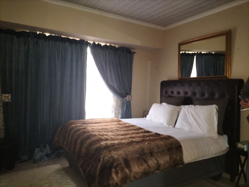 Townhouse For Sale in Wilkoppies - Photo 6