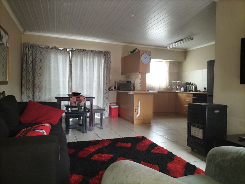Townhouse For Sale in Wilkoppies - Photo 8